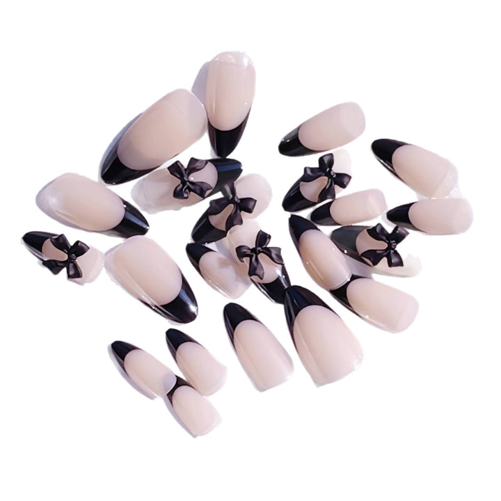 Künstlerisches Stiletto Press-On Nageldesign mit Schleifenakzenten Karnz