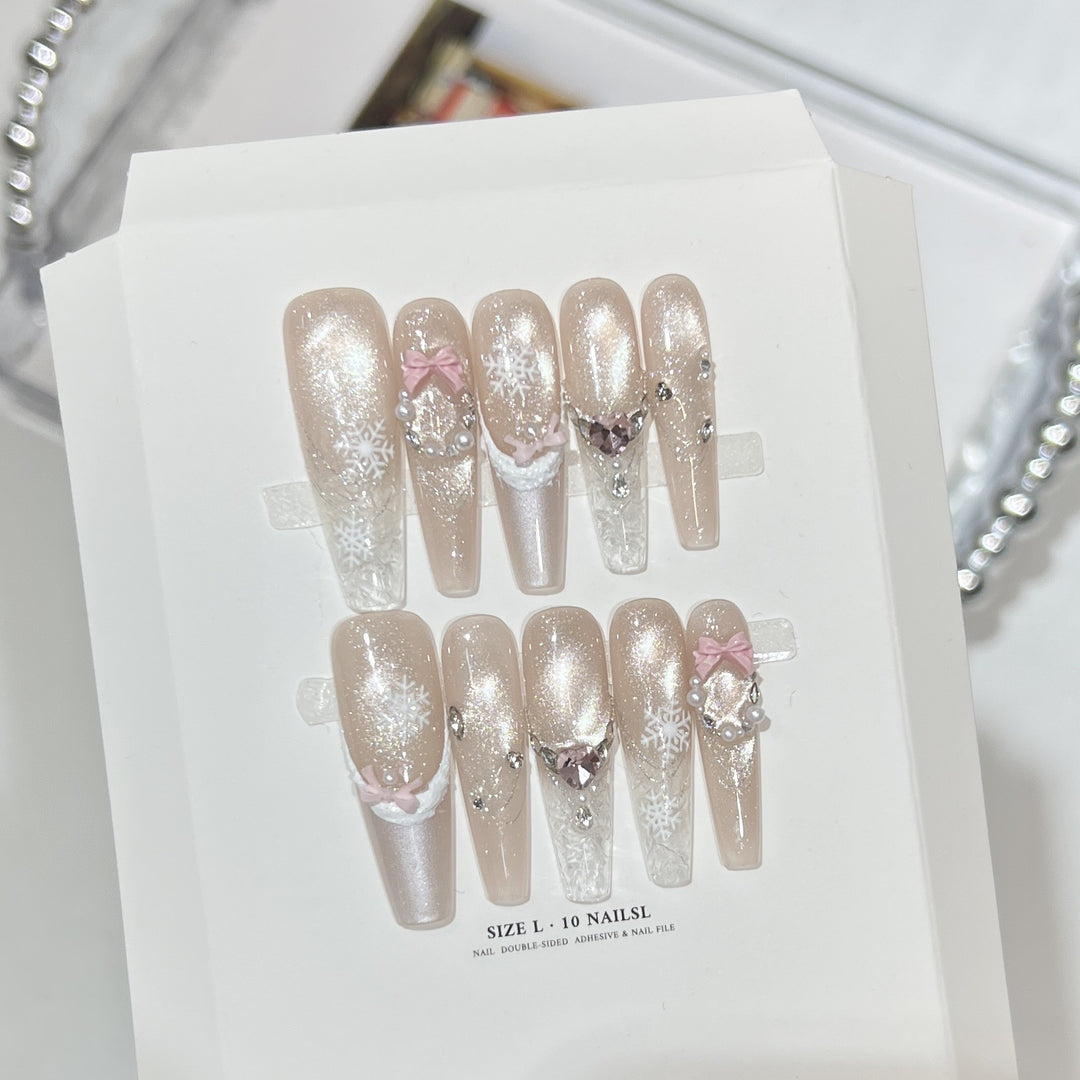Dekorativer Stiletto Press-On Nagelset mit Strass- und Glitzerakzenten Karnz