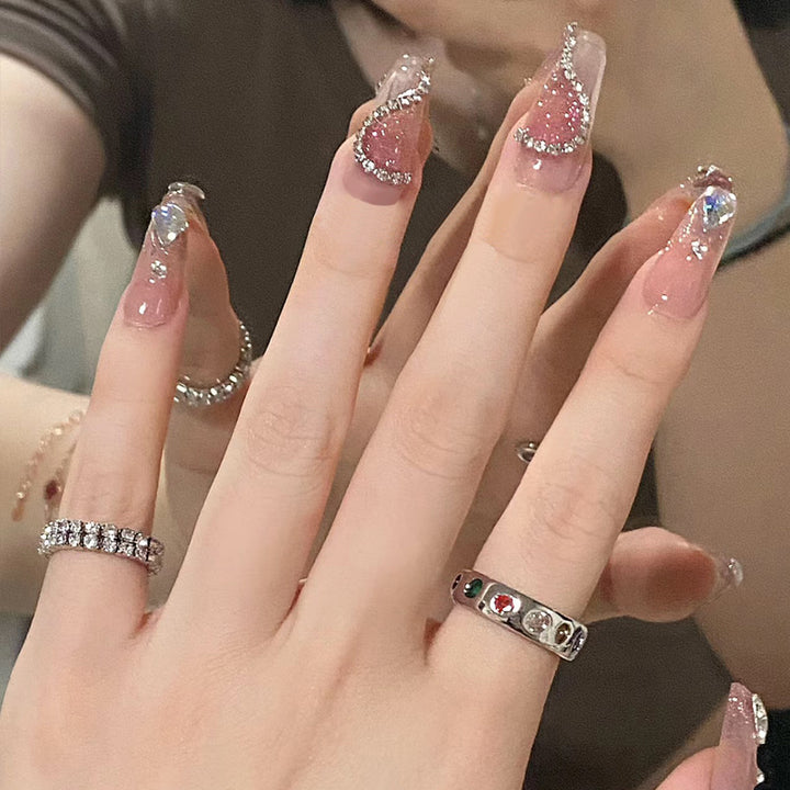 Dekorativer Press-On-Nagelset mit eleganten Edelstein-Accents Karnz