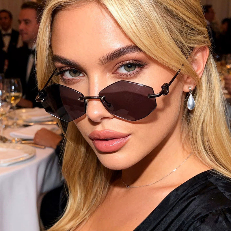 Damen modische Sonnenbrille mit hexagonalem Gestell und luxuriösen Akzenten Karnz