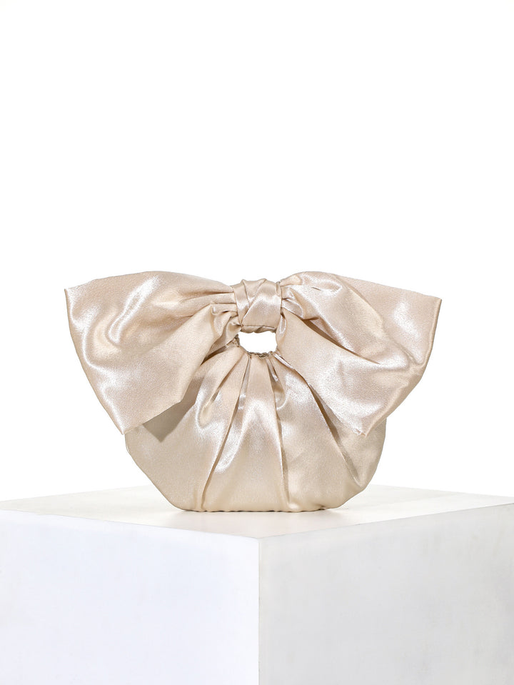 Skulpturale Satin-Handtasche
