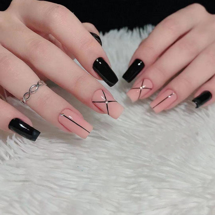 Stylische Geometrische Muster Nail Art Karnz