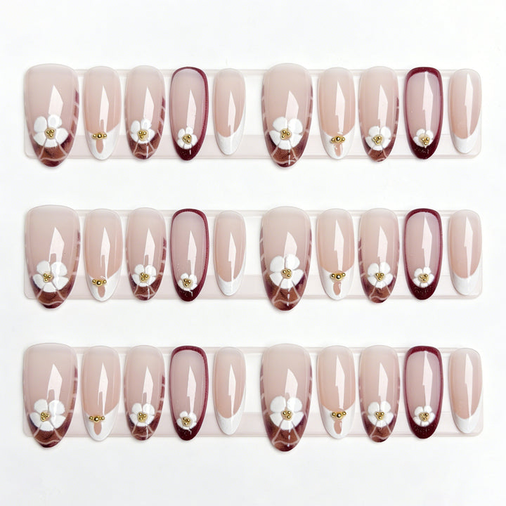 Elegante florale Design Press-On-Nagelverzierung Karnz