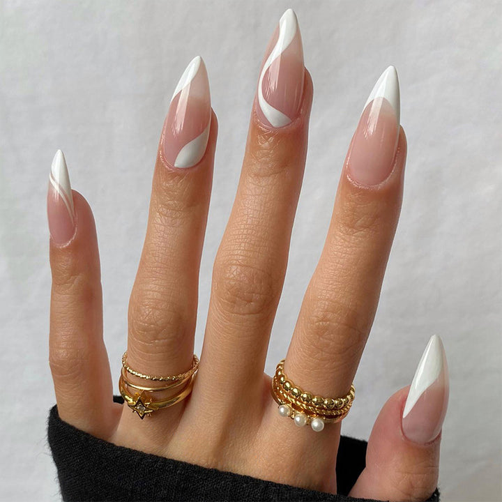 Exquisite Stiletto-Nägel Karnz