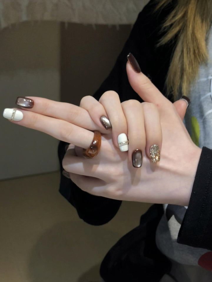 Kunstnägel mit Elegantem Glitzermuster Karnz