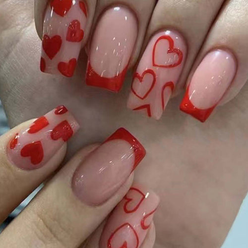 Kunstvolle Nail Art mit Herz-Design Karnz