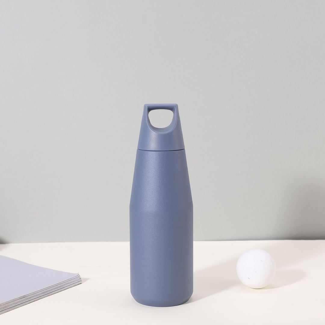 Damen stylische Isolierflasche mit ergonomischem Tragegriff Karnz