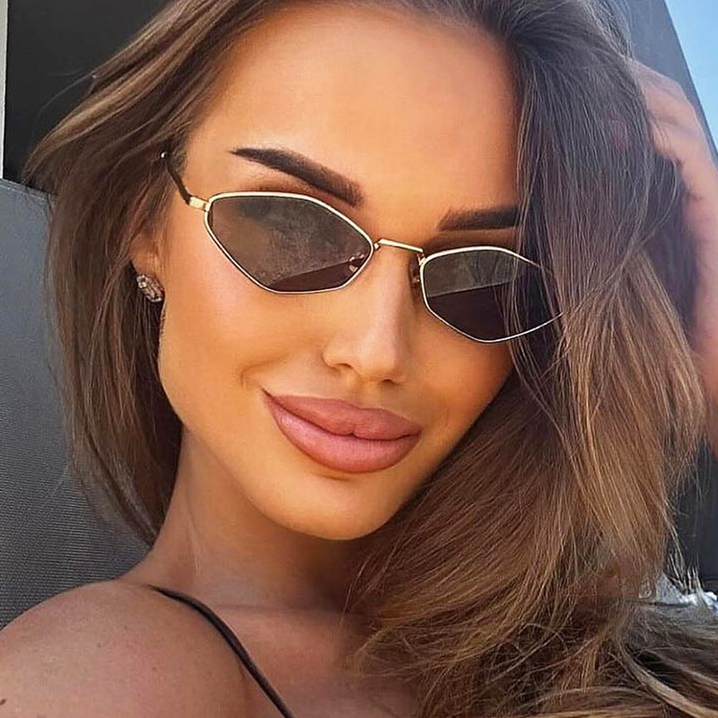 Damen geometrische Sonnenbrille mit feinem Metallrahmen und UV-Schutz Karnz