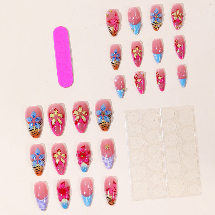 Künstlerische 3D Blumen Nagelerweiterungen Karnz