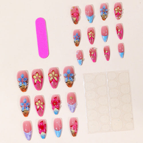 Künstlerische 3D Blumen Nagelerweiterungen Karnz