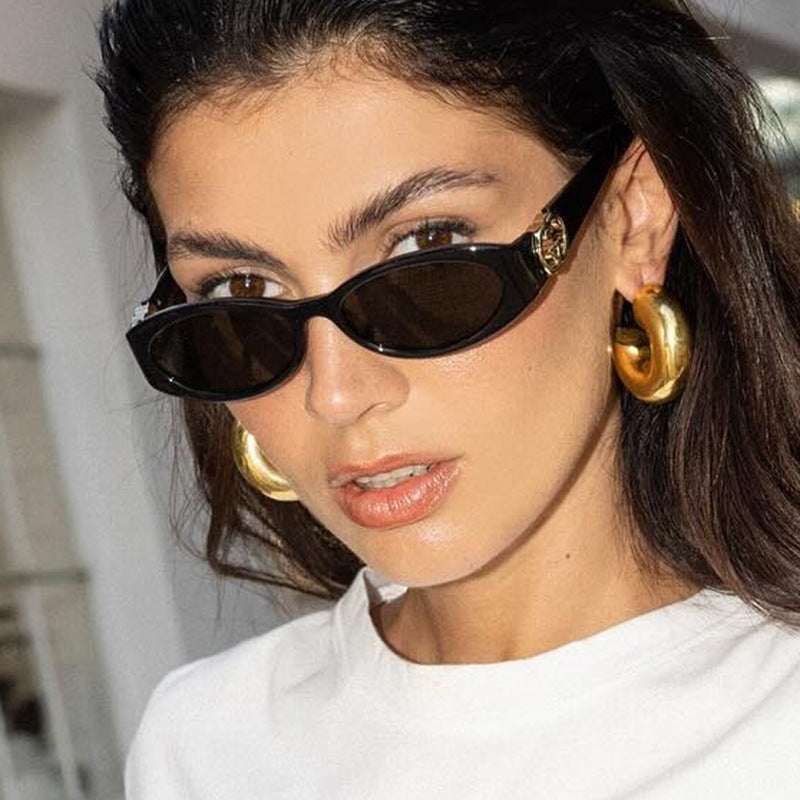 Damen modische Katzenaugen-Sonnenbrille mit schützendem UV-Filter und luxuriösen Akzenten Karnz