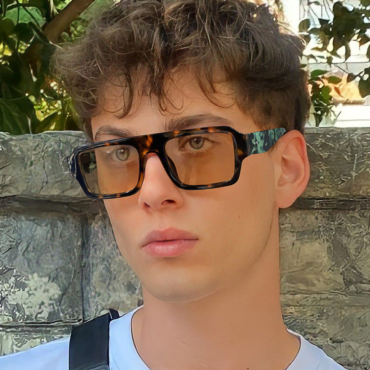 Damen moderne quadratische Sonnenbrille mit robustem Kunststoffrahmen Karnz