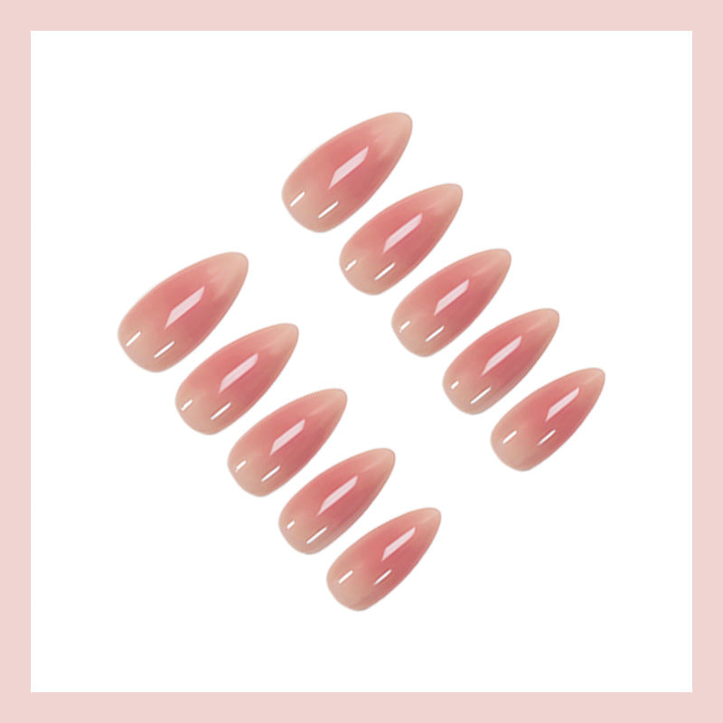 Kunstnagelset mit eleganten Nude-Ombre Effekten Karnz