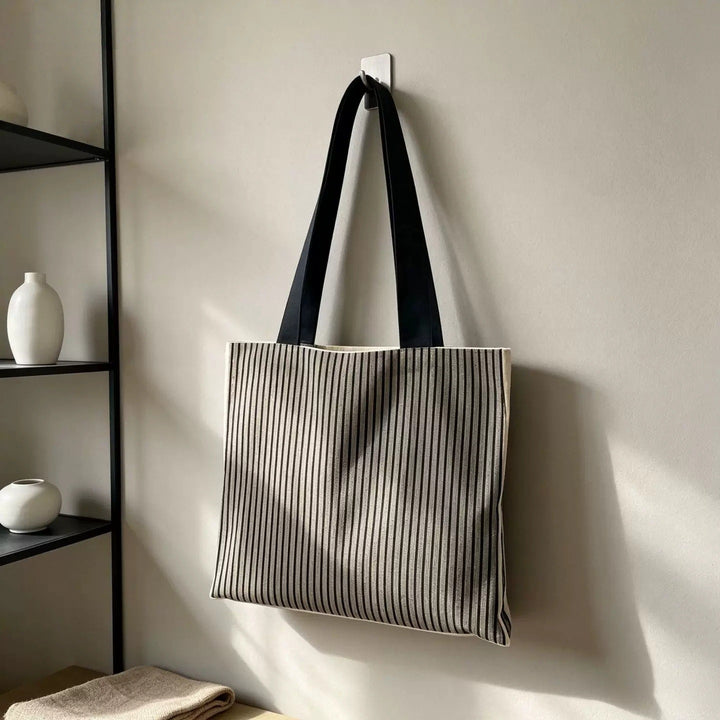 Stylische gestreifte Canvas-Tasche
