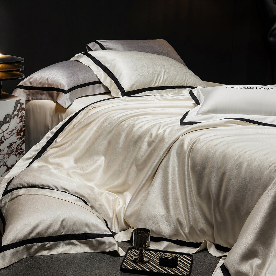 Luxuriöses Satin-Bettwäsche-Set mit kontrastierender Zierborte