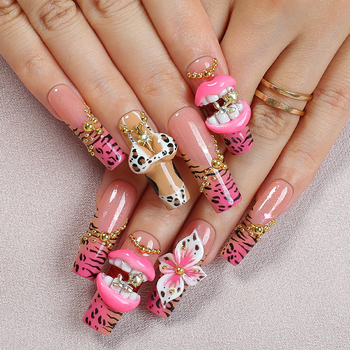 Kreatives Nagelset mit elegantem Tier- und Blütenmuster Karnz