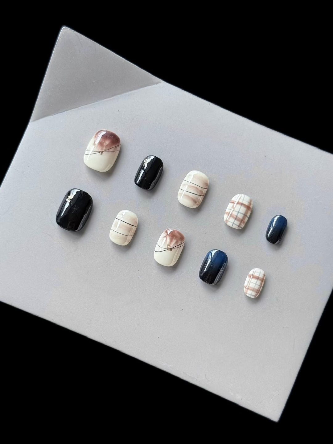 Künstlerisches Press-On Nagelset mit abstraktem Marmor Design