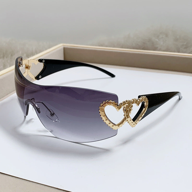 Damen Designer-Sonnenbrille mit luxuriösem Herz-Akzent Karnz