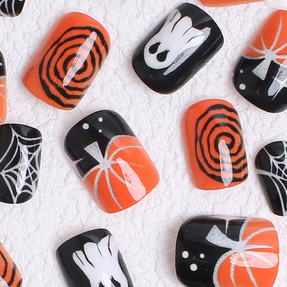 Kunstnagelset mit kreativen Halloween-Motiven Karnz