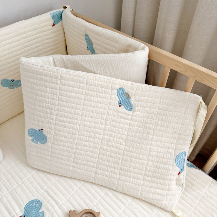 Gepolstertes Kinderbett-Polster und Matratzenauflage-Set mit bestickten Meereslebewesen