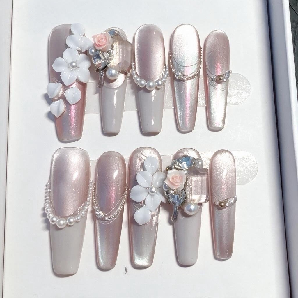 Blumenmuster Strass Nagelkunst Tipps