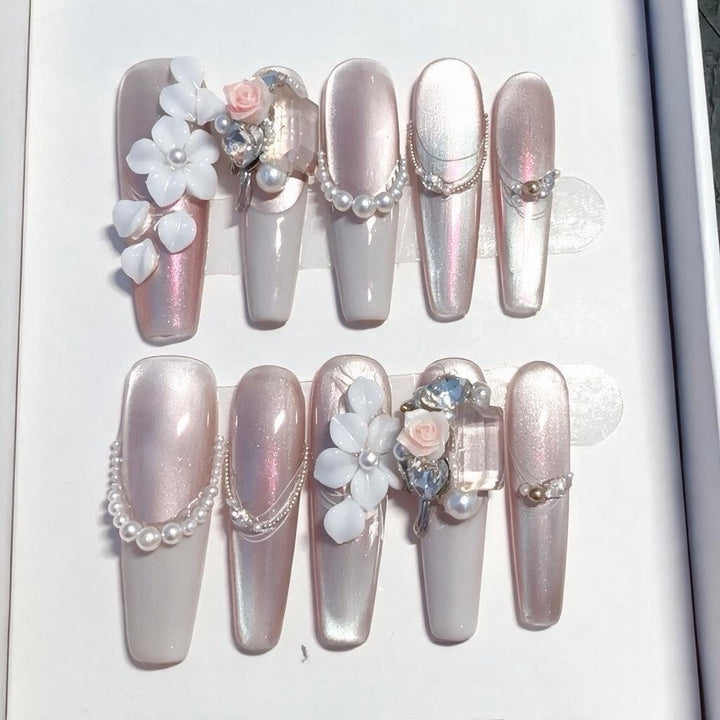 Blumenmuster Strass Nagelkunst Tipps