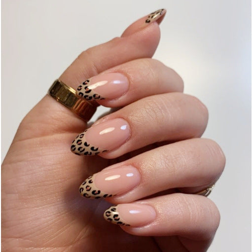 Elegante leopardbesetzte Press-On Nägel Karnz