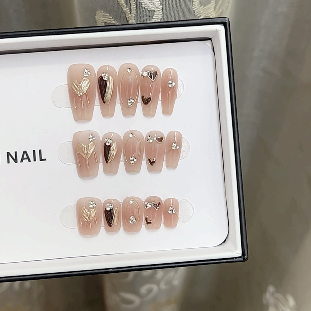 Künstlerisches Floral-Nagelkunst-Set mit Strass Karnz