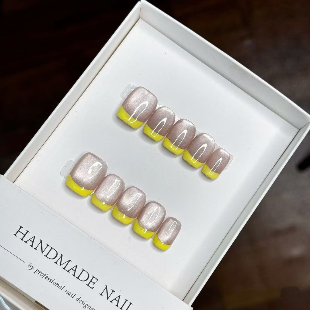 Künstlerisches Press-On-Nagelset mit elegantem glänzendem Finish
