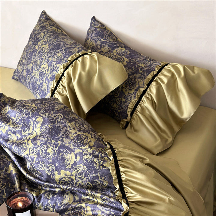 Wendbares Luxus-Bettwäscheset aus Baumwollsatin mit gerafftem Volant, floraler Jacquard-Innenseite und kontrastierender Samt-Paspel