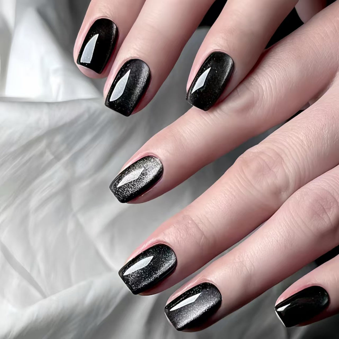 Modische Kunstnägel mit Hochglanz und Glamourösem Finish Karnz