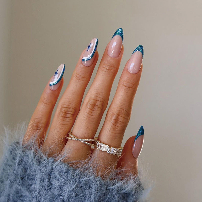 Elegante Stiletto-Nägel mit Glitzer- und Ombre-Design Karnz