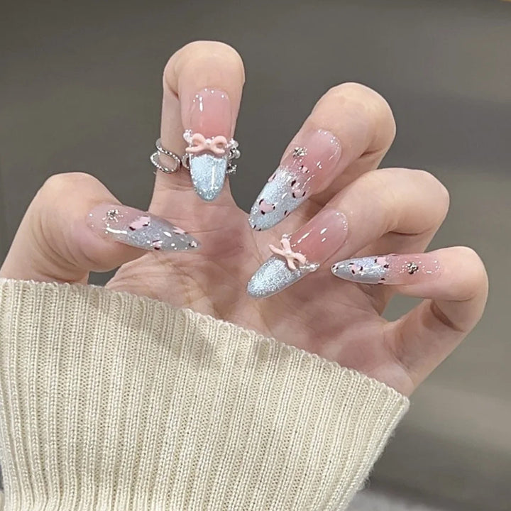 Elegante Stiletto-Press-On-Nägel mit floralen und Glitzer-Akzenten Karnz