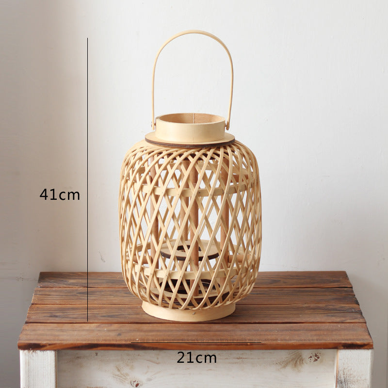 Handgefertigte Rattanlaterne Karnz