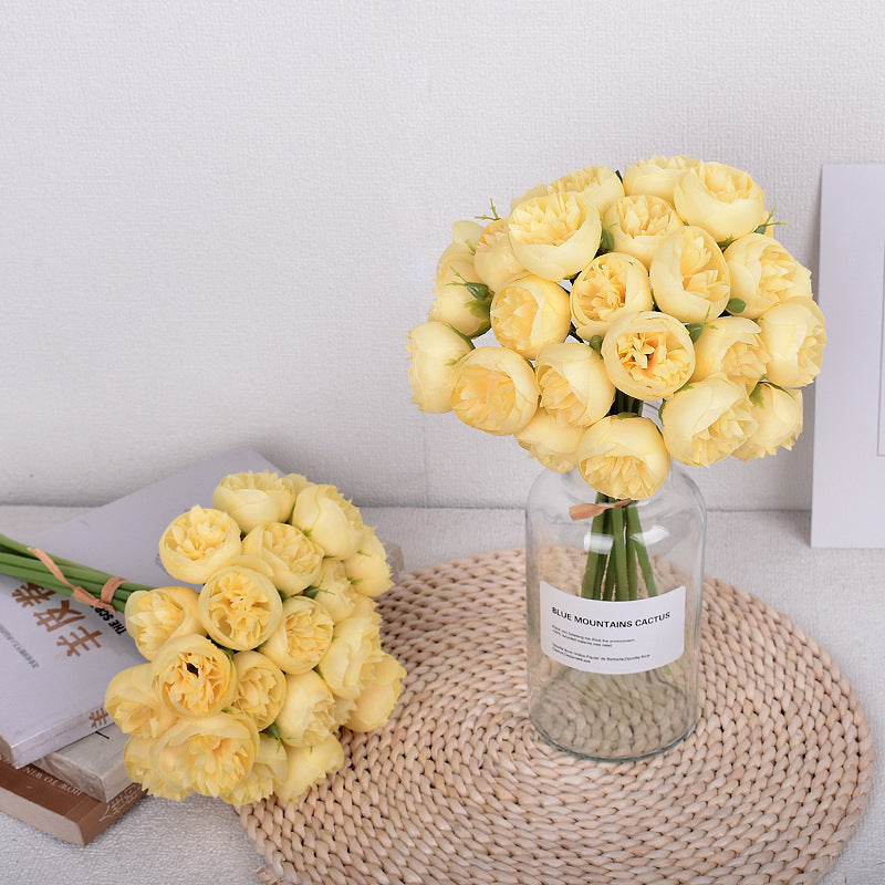 Lebensechter Faux-Peony-Strauß