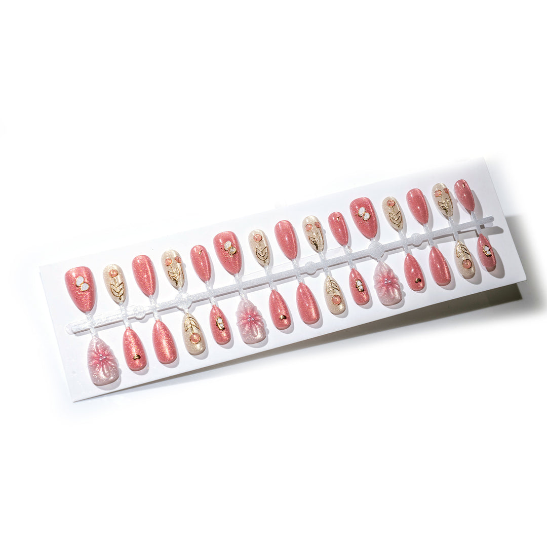 Elegantes floral Press-On-Nagelkunst-Set mit dekorativen Akzenten Karnz
