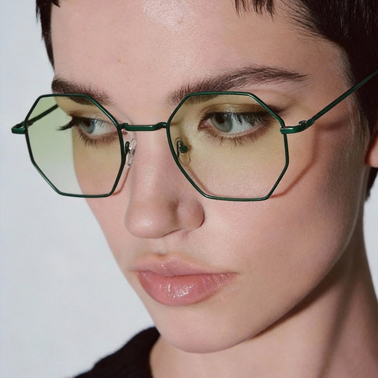 Damen octagonale Sonnenbrille mit eleganten Metallakzenten Karnz