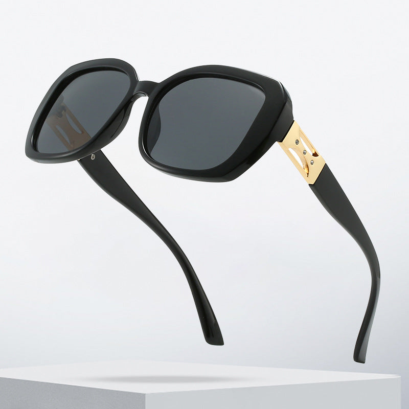 Damen Designer-Sonnenbrille mit luxuriös akzentuiertem Rahmen Karnz