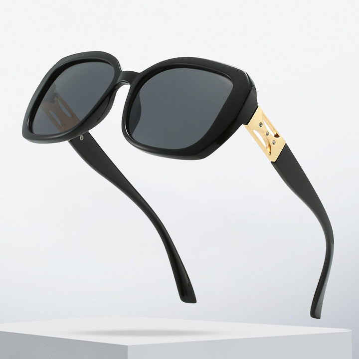 Damen Designer-Sonnenbrille mit luxuriös akzentuiertem Rahmen Karnz
