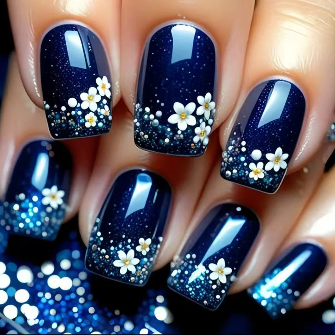 Kunstnägel mit Glitzerndem Blüten-Design Karnz