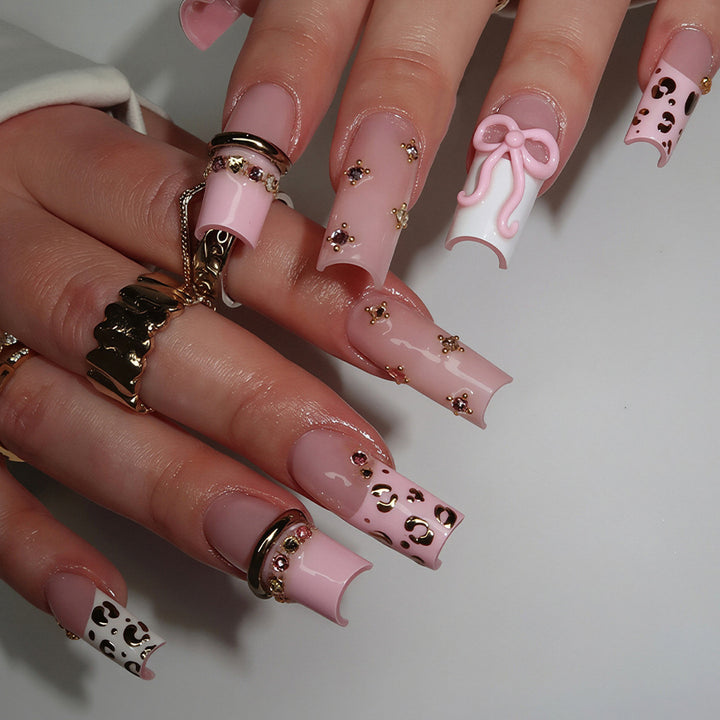 Schmucke Press-On Nagelspitzen Kollektion Karnz
