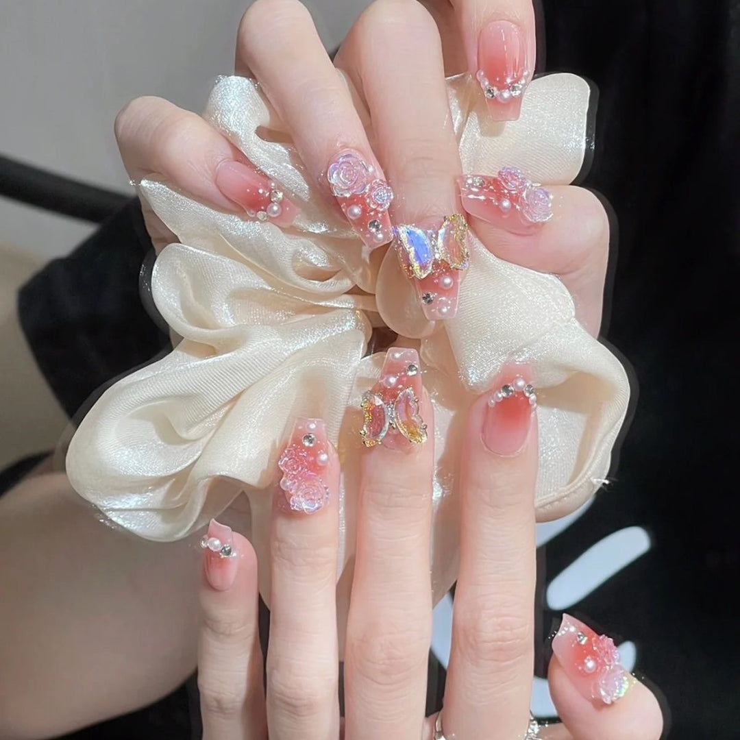 Künstliche Kunstfingernägel mit Herz-Design und Glitzerdetails Karnz