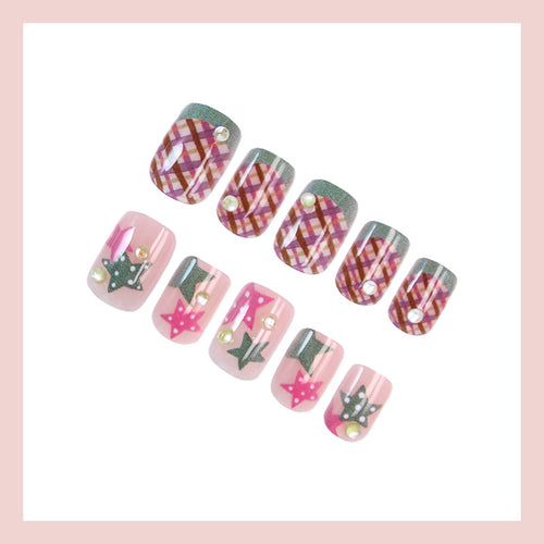 Kunstnagelset mit verspielten geometrischen Designs und Glitzerakzenten Karnz