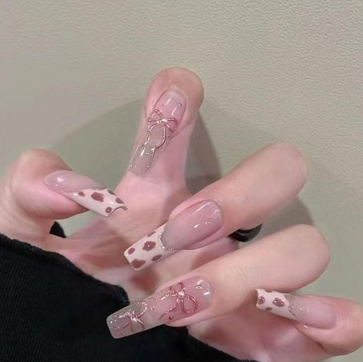 Dekorative Glitzer French Tip Nagelverzierungen Karnz