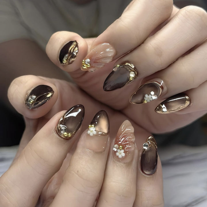 Kunstvolle Nagelverlängerungen mit eleganten 3D-Blütenverzierungen Karnz