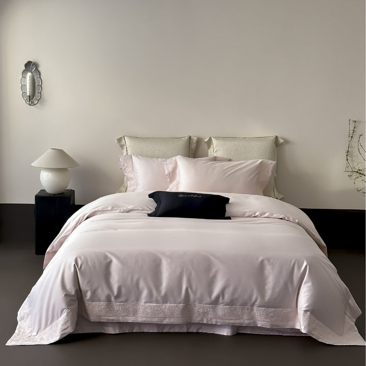 Luxuriöses Satin-Feeling Wendebettbezug-Set mit gesticktem Saum und Kissenbezügen