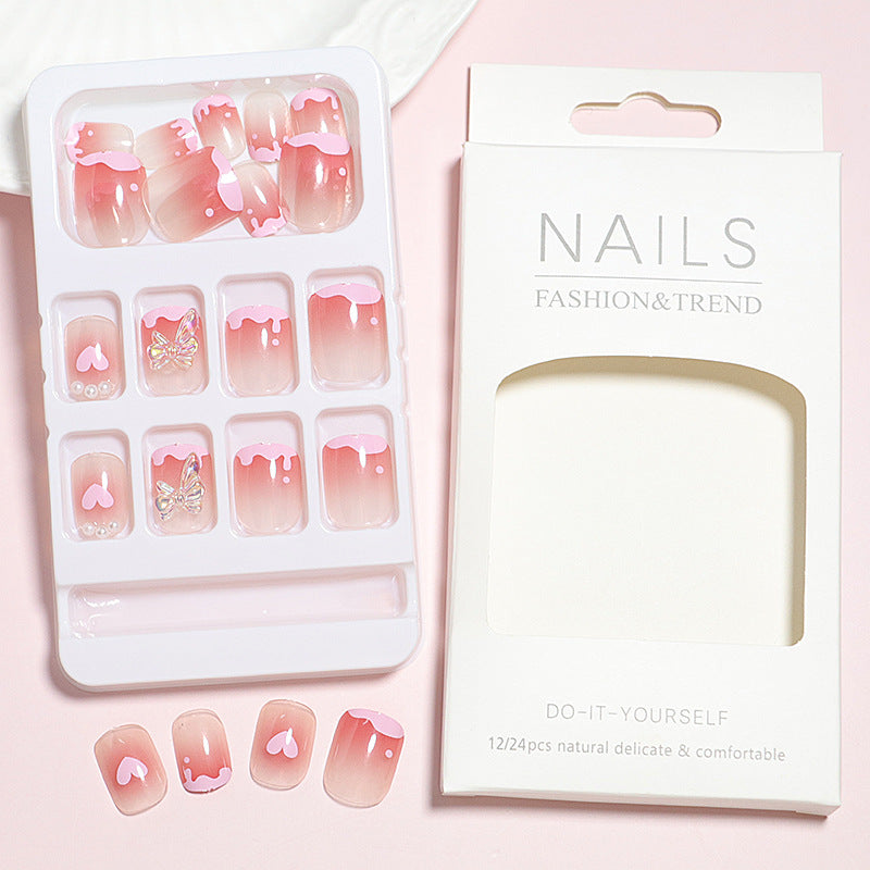 Romantisches Herzdesign Press-On Nagelset Karnz