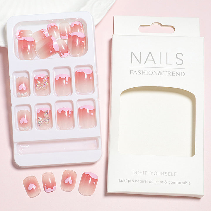 Romantisches Herzdesign Press-On Nagelset Karnz