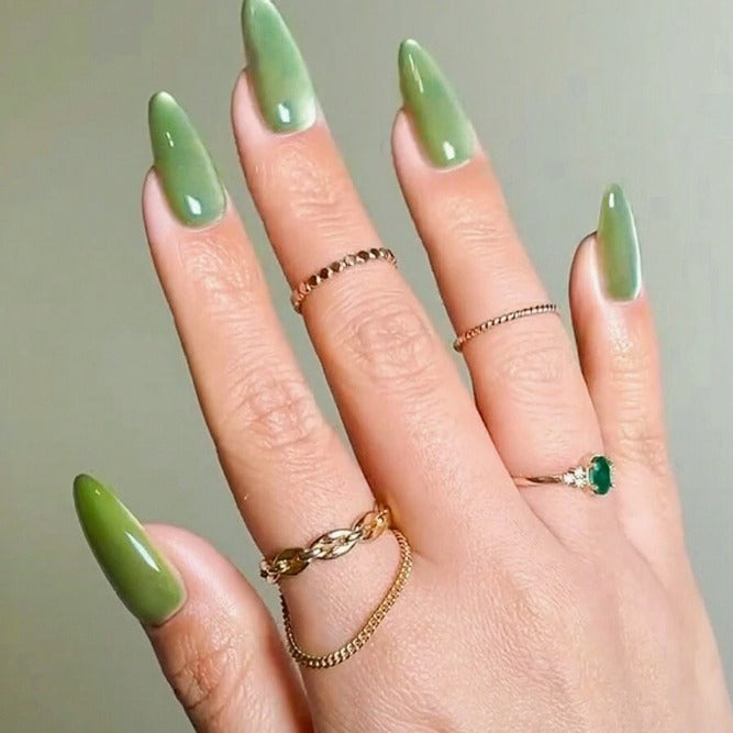 Künstlerische Stiletto-Nagelverzierungen Karnz