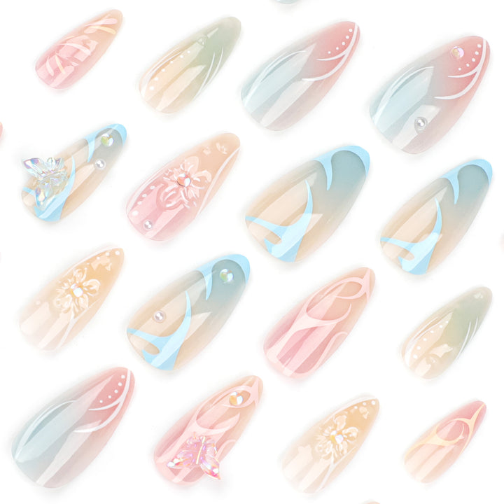 Kunstvolle Nagelverlängerungen mit 3D-Blumen und Glitzerakzenten Karnz